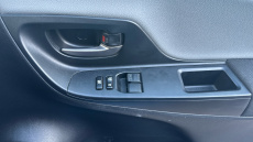 Toyota Yaris 1.33 VVT-i Icon 5dr Petrol Hatchback